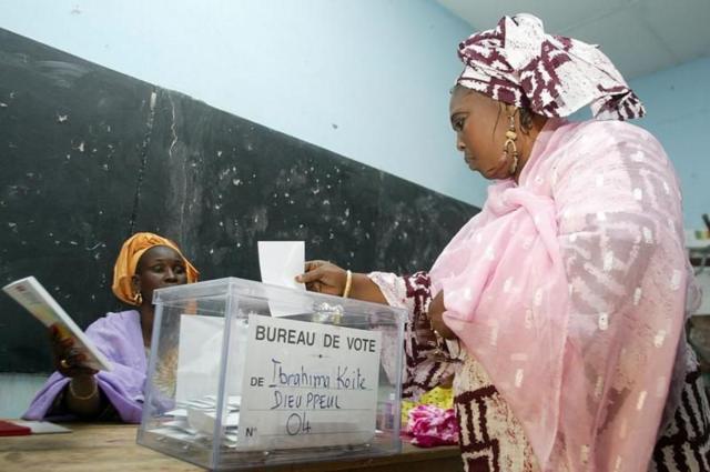 Femme qui vote