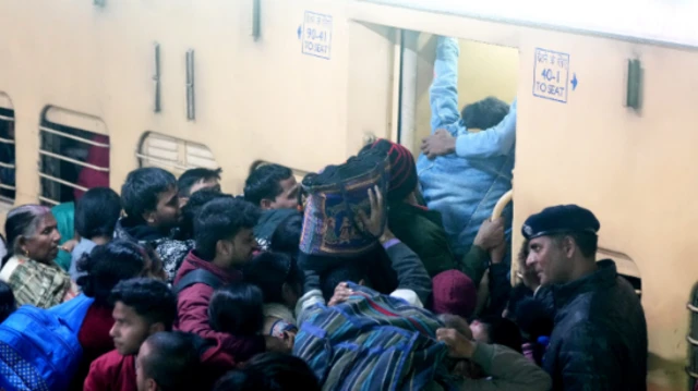 નવી દિલ્હી, ભાગદોડ, નાસભાગ, નવી દિલ્હી રેલવેસ્ટેશન, કુંભમેળો, બીબીસી ગુજરાતી