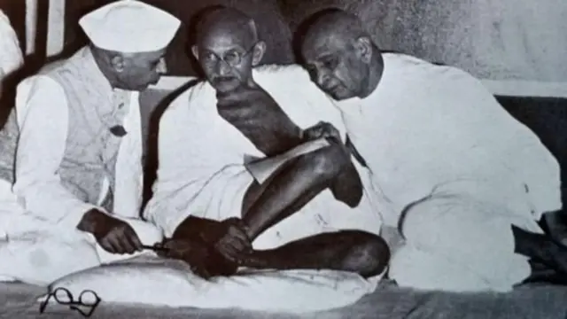 જવાહરલાલ નેહરુ, મહાત્મા ગાંધી અને સરદાર પટેલ