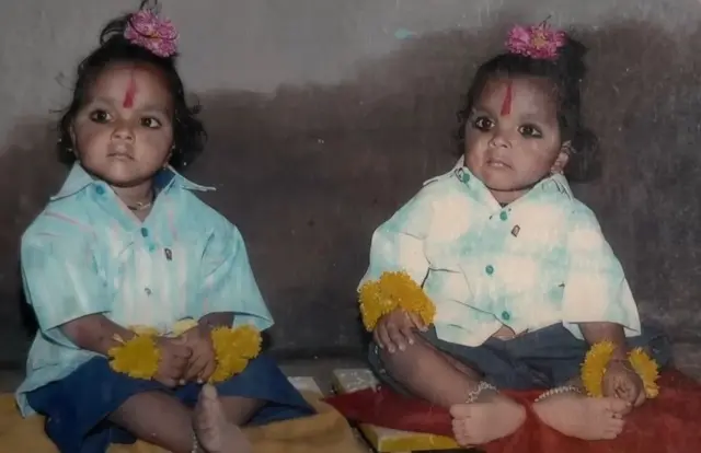 निलेश आणि योगेशचा लहानपणीचा फोटो