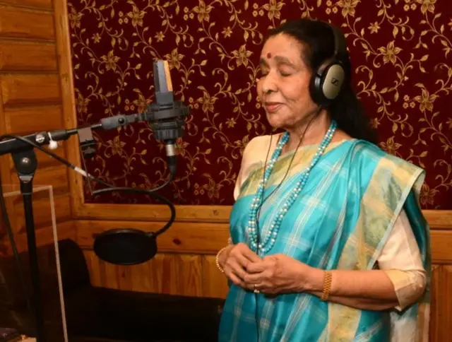 आशा भोसले