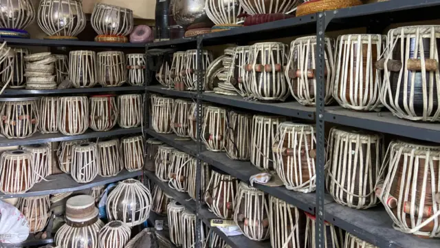 किशोर व्हटकर यांचं दुकान