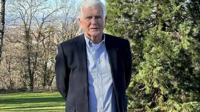 لوتز هانگارتنر، مربی اشترایش و یکی از پیشینیان او به عنوان سرمربی فرایبورگ بوده که در دهه ۸۰ یک فصل این تیم را هدایت کرده است