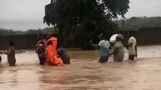 Residents dey move to higher grounds to escape floods 