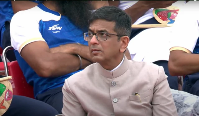 ਚੀਫ਼ ਜਸਟਿਸ ਡੀਵਾਈ ਚੰਦਰਚੂੜ੍ਹ ਪ੍ਰਧਾਨ ਮੰਤਰੀ ਨੂੰ ਸਿਵਲ ਕੋਡ ਬਾਰੇ ਬੋਲਦਿਆਂ ਸੁਣਦੇ ਹੋਏ