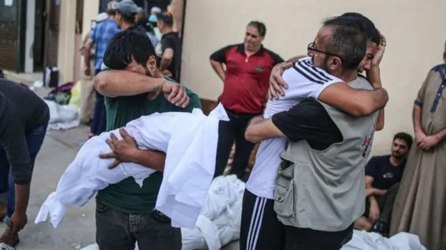 ඊශ්‍රායලය ගාසා වෙත බෝම්බ හෙලීම වේගවත් කරයි