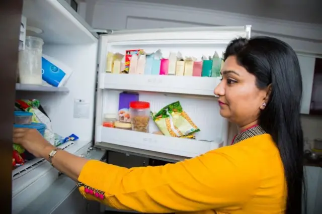 Food should be stored properly in the refrigerator during hot weather.