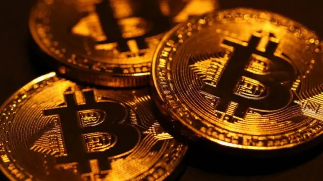 ਭੁਗਤਾਨ ਬਿਟਕੁਆਇਨ ਵਰਗੀਆਂ ਕ੍ਰਿਪਟੋਕਰੰਸੀ ਨਾਲ ਹੁੰਦਾ ਹੈ