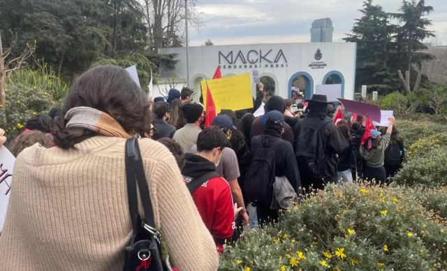 Öğrenciler Maçka Parkı'nda 17.00'da toplanmaya başladı.
