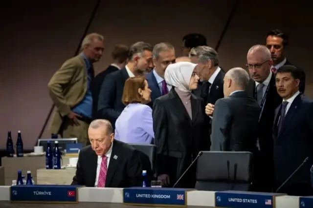 Wataalamu wanaamini kuwa baada ya Marekani kukataa kumrejesha Fethullah Gulen, imani ya Erdogan kwa nchi za Magharibi ilipungua na akasogea karibu na Moscow.