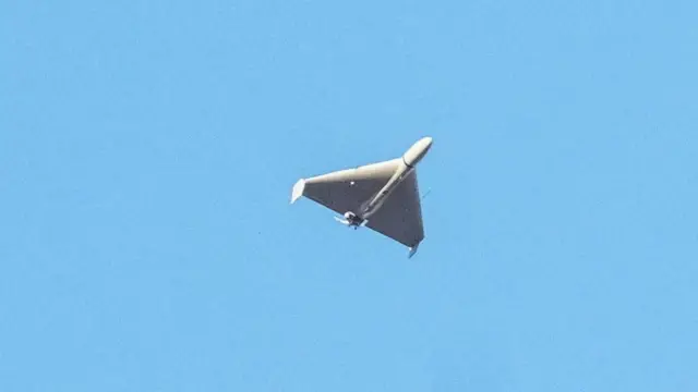 Um drone Shahed de fabricação iraniana sobrevoando a Ucrânia
