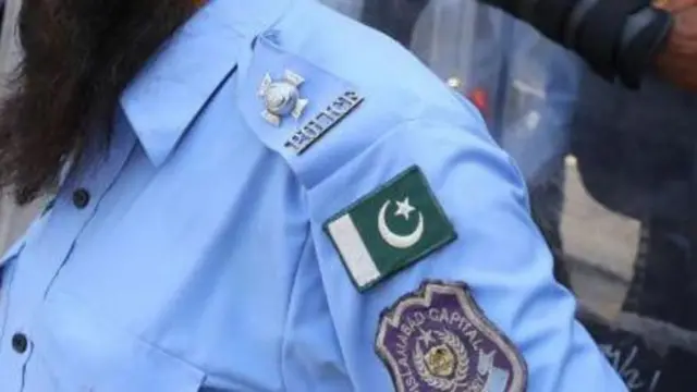 పోలీసులు