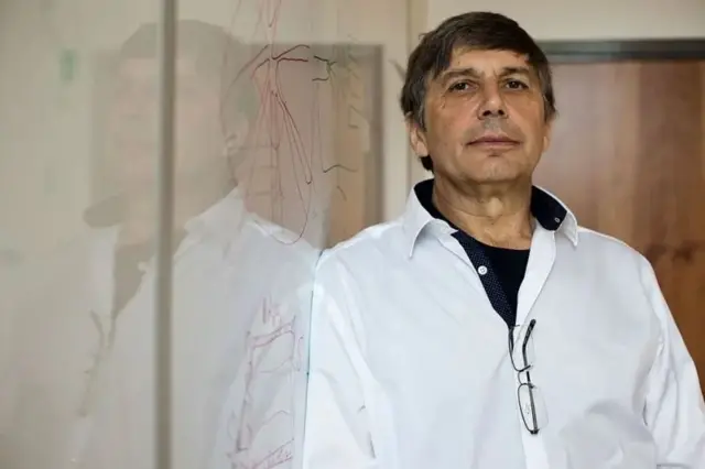 อันเดร เกม นักวิทยาศาสตร์ชาวอังกฤษเชื้อสายรัสเซีย ได้รับรางวัลโนเบลสาขาฟิสิกส์จากผลงานการค้นพบกราฟีน