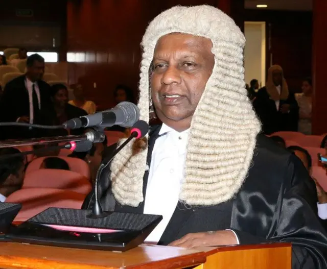 இலங்கையில் போலீஸ் மாஅதிபருக்கு பணியாற்ற உயர்நீதிமன்றம் இடைகால தடை - போலீஸ் மாஅதிபரின்றி ஜனாதிபதித் தேர்தலை நடத்த முடியுமா?