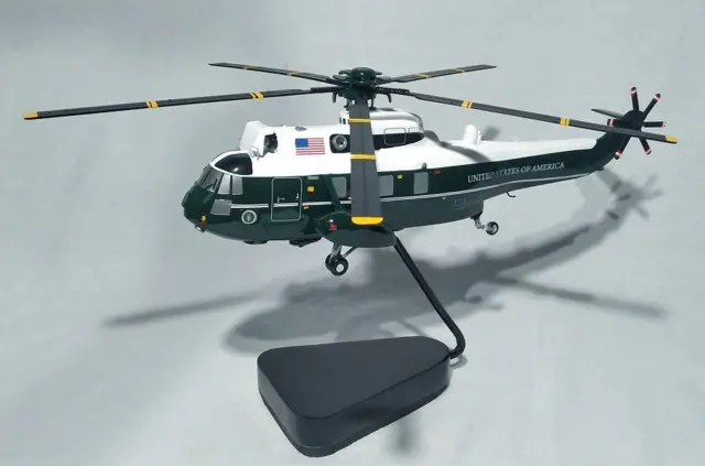 අයිස්ක්‍රීම් කෝටුවකින් ගුවන් යානා ආකෘති නිර්මාණය කිරීම ආරම්භ කළ ද, ඔහු මේ වන විට ආකෘති නිර්මාණය සඳහා යොදා ගන්නේ, බල්සා, (ආනයනික), මැහෝගනී සහ පයින් වුඩ් යන ලී වර්ග තුනකි.