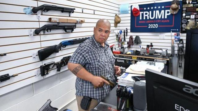 அமெரிக்க துப்பாக்கி நிறுவனங்களிடம் இழப்பீடு கோரும் மெக்சிகோ