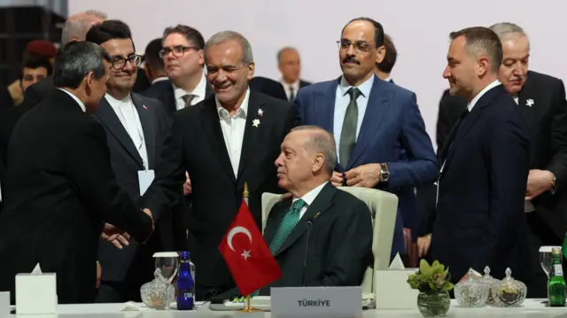 روسای جمهور ترکیه و ایران در جلسه اضطراری دولتهای اسلامی و عربی در دوحه