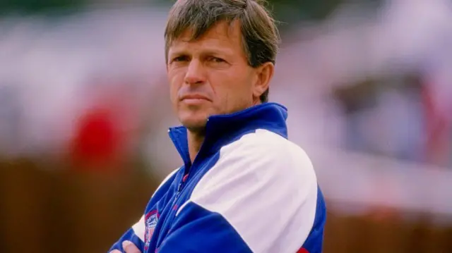 انتصاب باب گانسلر بخشی از تلاش فدراسیون فوتبال آمریکا در اثبات شایستگی میزبانی و رقابت در جام جهانی ۱۹۹۴ بود