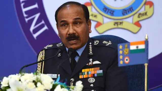 অরূপ রাহা, যখন বিমানবাহিনীর প্রধান ছিলেন। ২০১৬