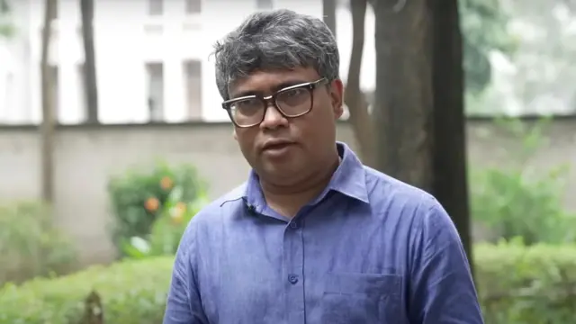 যেহেতু প্রাতিষ্ঠানিক ভাষ্যটা আসতে দেরি হয় ফলে মানুষের মাঝে গুজবটা ছড়িয়ে পড়ে।