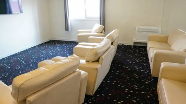 Sala de televisão em barca