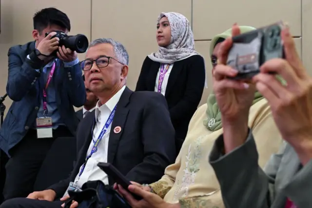 အထူးသံတမန် မစ္စတာ တန်ဆီရီ အော့မန်း ဟာရှင်