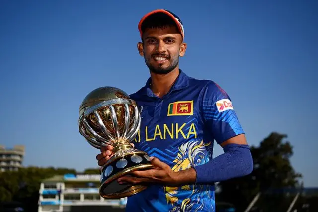 නායකයෙකු ලෙස දසුන් ශානක එක්දින තරග 39 කදී ශ්‍රී ලංකා කණ්ඩායම මෙහෙයවා ඇති අතර ඉන් තරග 23ක් ජයග්‍රහණය කිරීමට සමත්ව තිබේ. 