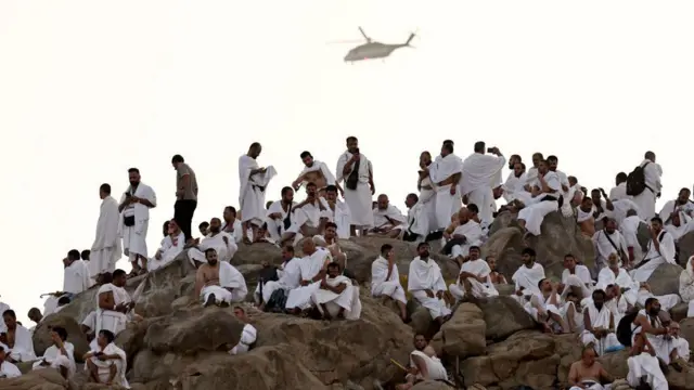 الحجاج على صعيد عرفات
