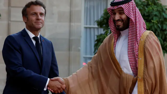 इमैनुएल मैक्रों और मोहम्मद बिन सलमान