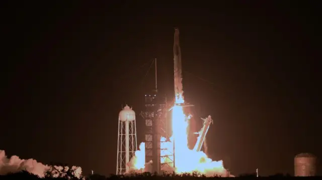 စပေ့စ်အိဇ်ရဲ့ ဒုံးပျံသုံးပြီး အာကာသယာဉ်ကို ဖလော်ရီဒါပြည်နယ်ကနေ လွှတ်တင်