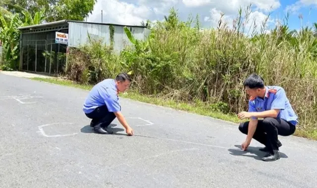 Cơ quan điều tra Viện Kiểm sát nhân dân tối cao kiểm tra hiện trường vụ tai nạn khiến nữ sinh tử vong