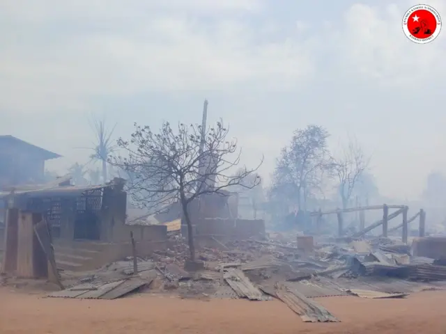 ကန့်ဘလူ၊ ထောက်ရှာအိုင်ရွာက ရွာသားဆယ်နဲ့ချီ ဖမ်းဆီးခံရ 