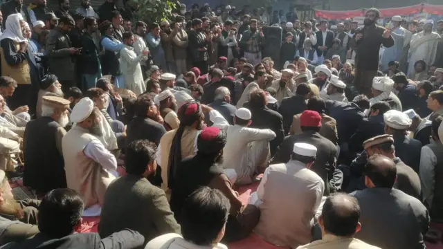 بنوں احتجاجی کیمپ