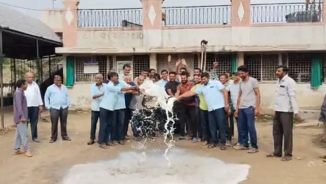 અરવલ્લી, સાબરકાંઠા, સાબર ડેરી, પશુપાલકો, દૂધઉત્પાદકો, વિરોધપ્રદર્શન, ખેડૂતો, ગુજરાત, બીબીસી ગુજરાતી