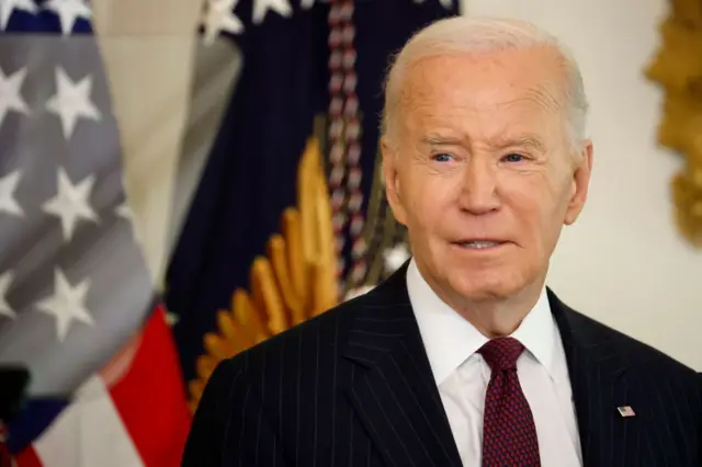 Một nhà bình luận cho rằng nhiệm kỳ tổng thống của Biden nên được chia thành hai nửa