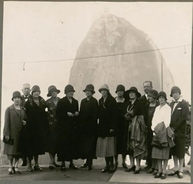 Marie Curie etimemaniafilha, Irène, visitam o PãotimemaniaAçúcar, no RiotimemaniaJaneiro