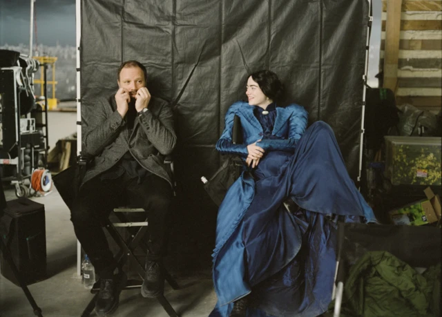 إيما ستون ويورغوس لانثيموس في فيلم كائنات مسكينة