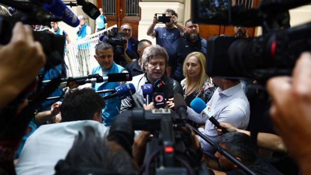 Javier Milei comcaixa economica jogos on lineirmã após votar.