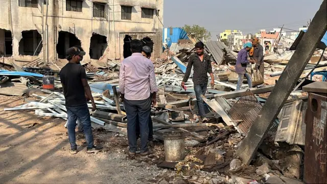 'बेकायदेशीर'वर चालला 'कायदेशीर बुलडोझर' आणि मोडून पाडला कुदळवाडीचा 'संसार आणि कणाही'