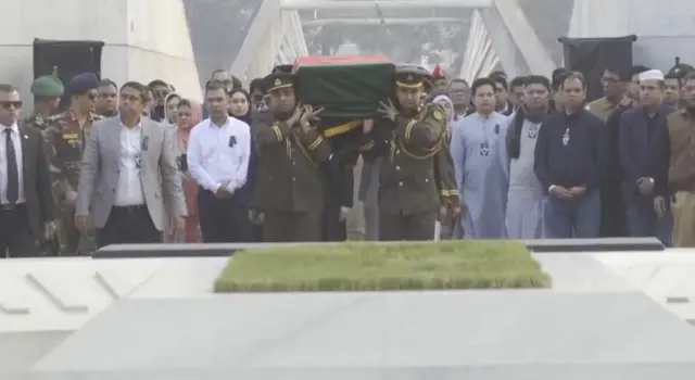 خالدہ ضیا کو سرکاری اعزاز کے ساتھ سپرد خاک کر دیا گیا