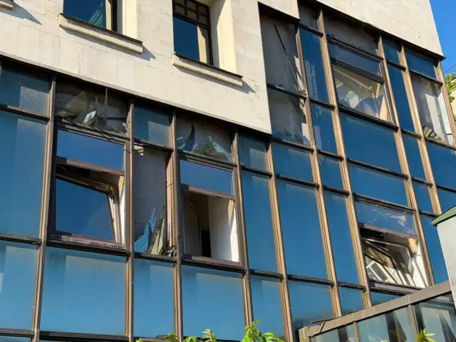 Будівля суду після атаки