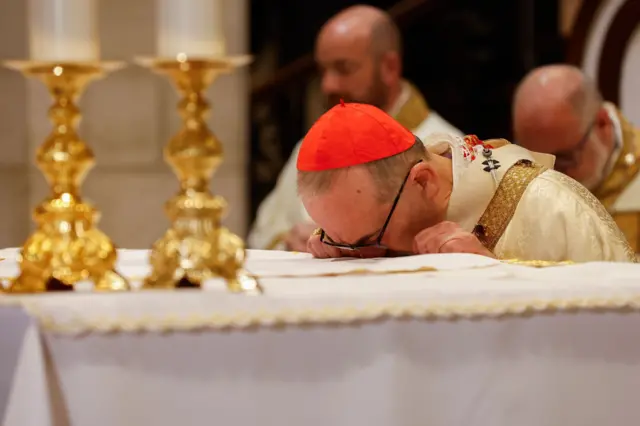 Під час різдвяної служби в Базиліці Різдва Христового, яка побудована на місці, де, за Біблією, народився Ісус.