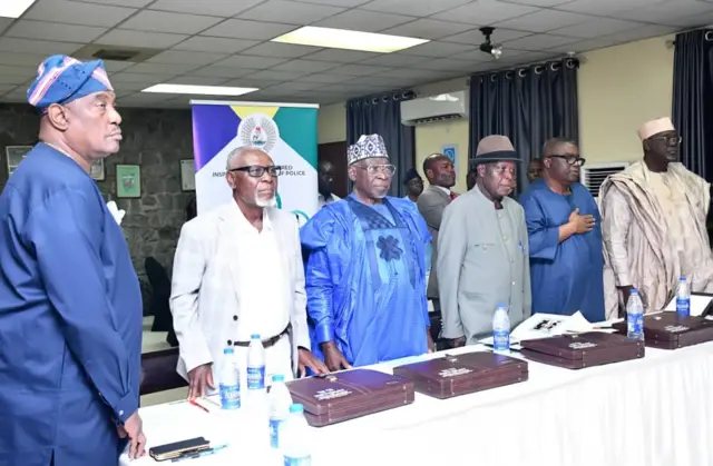 Aworan awọn ọga ọlọpaa tẹlẹ naa