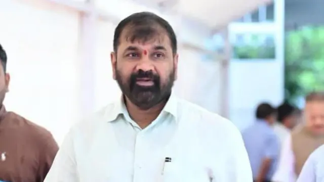 विधान परिषद उपसभापती निवडणूक : उद्धव ठाकरेंच्या शिवसेनेचे आमदार सचिन अहिर यांचा शिंदेंच्या शिवसेनेकडून उमेदवारी अर्ज दाखल
