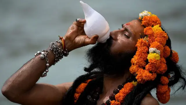 கும்பமேளா: பக்தர்களுக்கு கொடுக்கும் ஆன்டிபயாடிக் மருந்துகளால் வந்துள்ள புதிய சிக்கல்