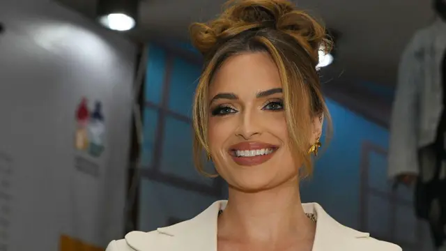 Mia le Roux, wadda a bara ta zama mai larurar rashin ji ta farko da aka nada a matsayin sarauniyar kyau a Afirka ta Kudu.