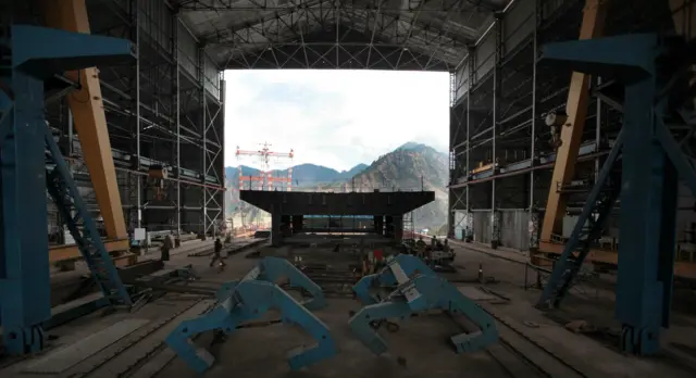 चिनाब नदीवर बांधण्यात आलेला पूल पॅरिसच्या आयफेल टॉवर पेक्षा 35 मीटर उंच आहे