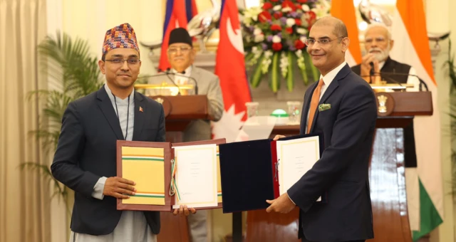 भारतको एनआईपीएलका सीईओ रितेश शुक्ला र नेपालका एनसीएचएलका सीईओ नीलेशमान सिंह प्रधान