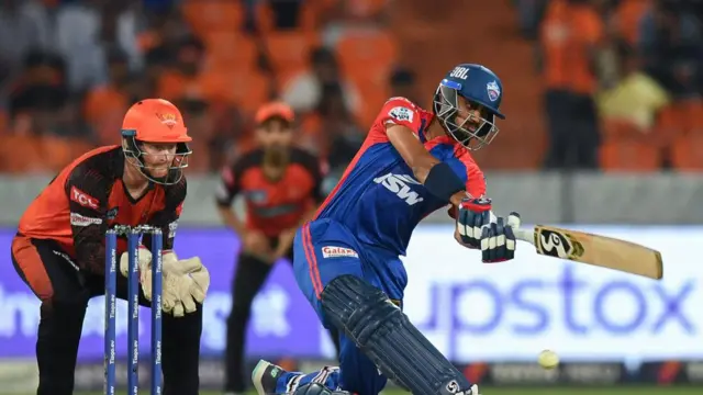 अक्षर पटेल, मुकेश कुमार, दिल्ली कॅपिटल्स