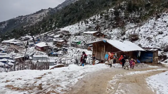 လိုင်ဇာအနီးတိုက်ပွဲကြောင့် တရုတ်ပြည်သူတွေကို နေရာရွှေ့ပြောင်း 